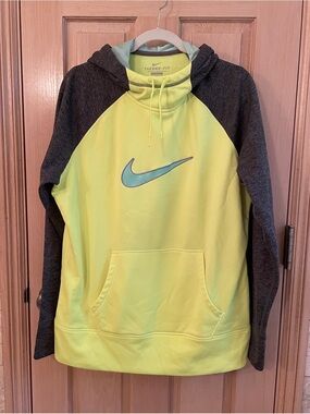Nike Women's Yellow & Charcoal Therma-FIT Pullover Hoodie